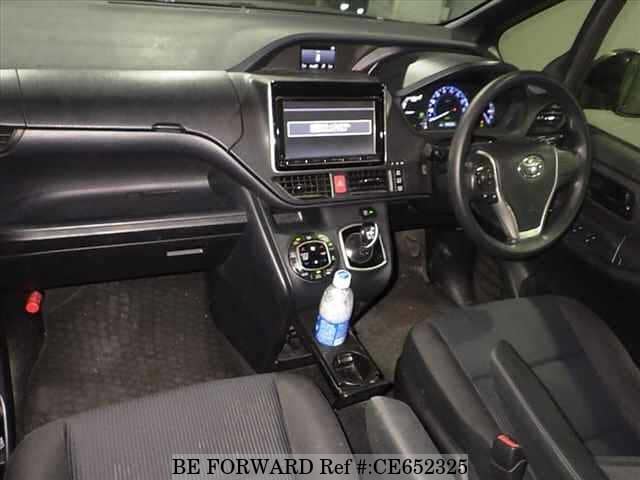 Toyota NOAH HYBRID — фото 3