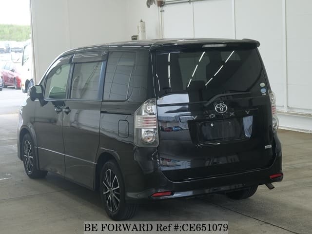 Toyota VOXY ZS — фото 2