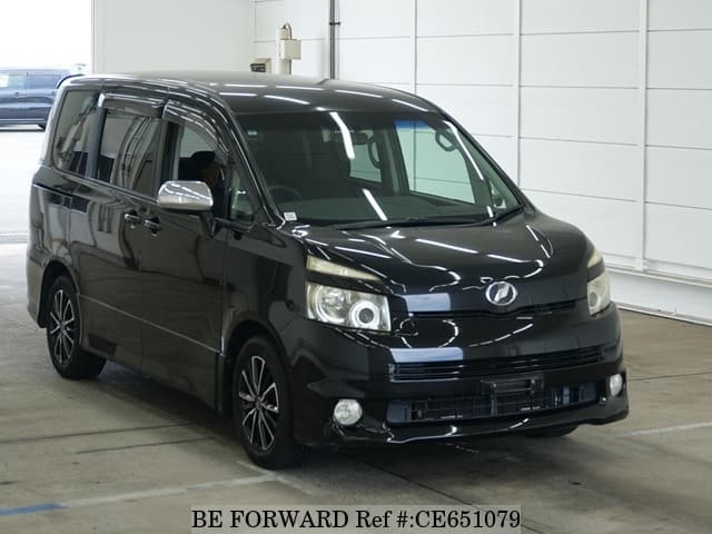Toyota VOXY ZS — фото 1