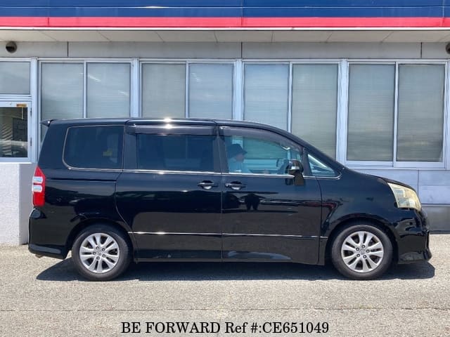 Toyota NOAH SI — фото 4