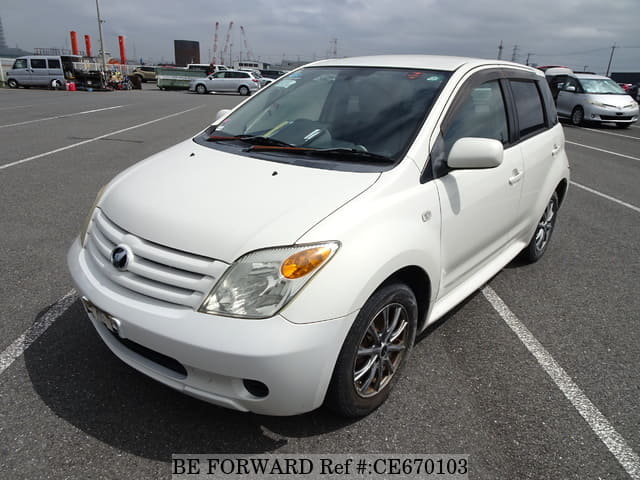 Toyota IST — фото 1