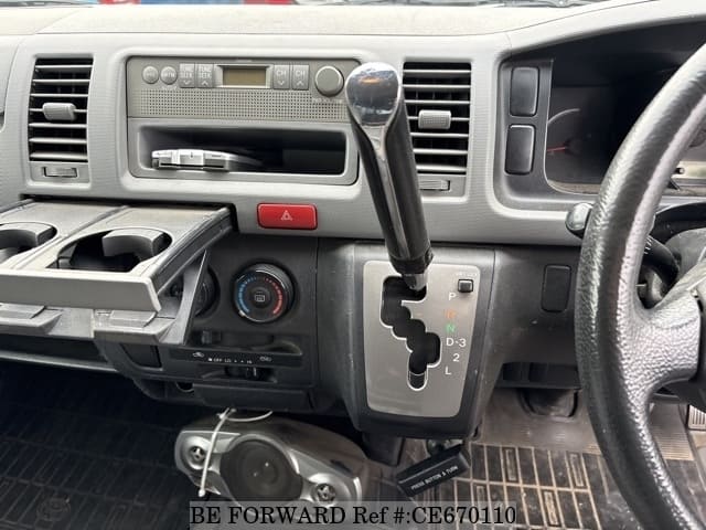 Toyota HIACE VAN — фото 4