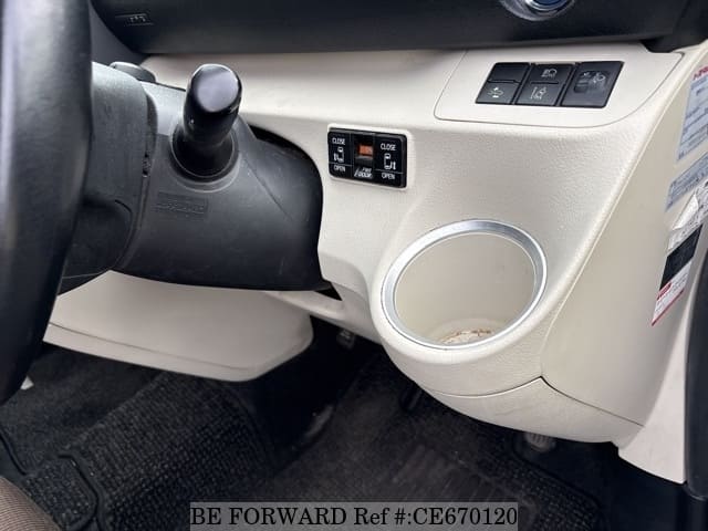 Toyota SIENTA HYBRID G — фото 5
