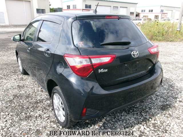 Toyota VITZ F — фото 3