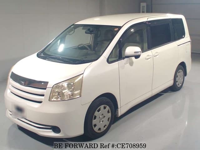 Toyota NOAH X L SELECTION A TYPE — фото 1