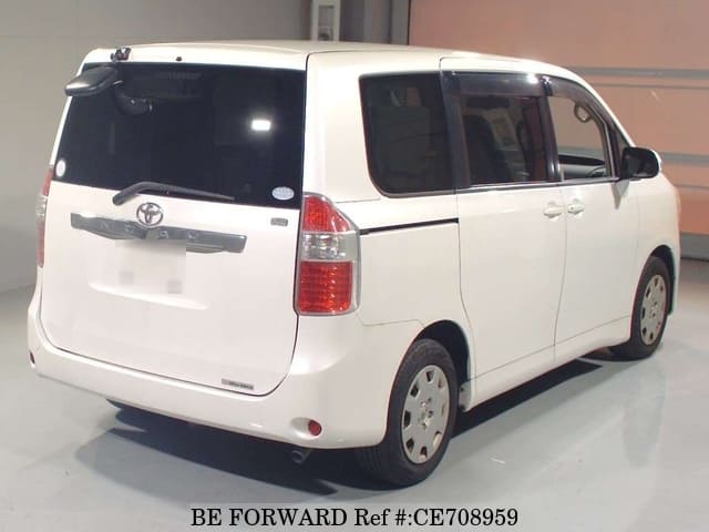 Toyota NOAH X L SELECTION A TYPE — фото 2