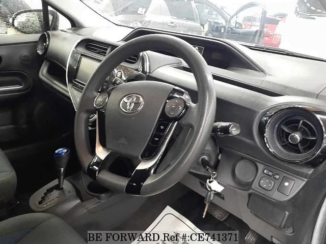 Toyota AQUA HYBRID S — фото 3