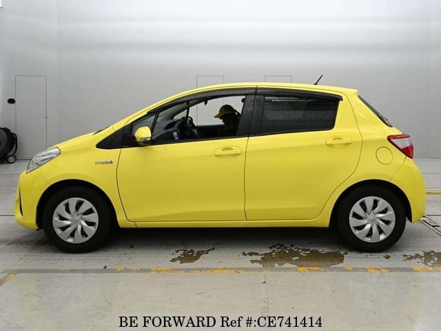 Toyota VITZ HYBRID F — фото 4