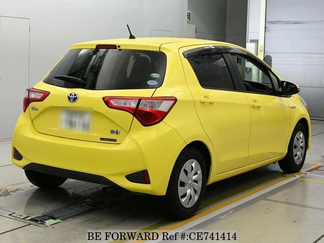 Toyota VITZ HYBRID F — фото 2