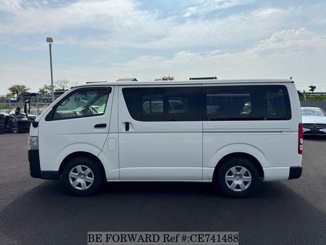 2019 Toyota Regiusace, photo 2 of 3