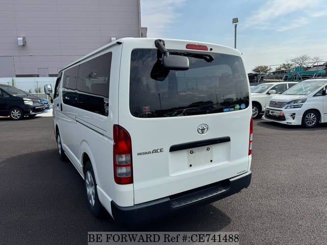 2019 Toyota Regiusace, photo 3 of 3