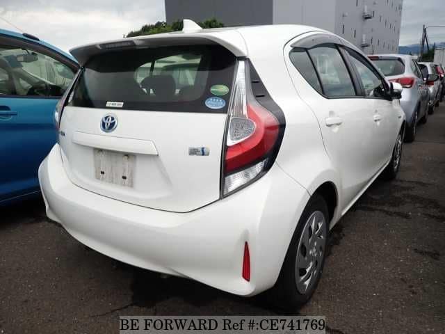 Toyota AQUA HYBRID L — фото 2