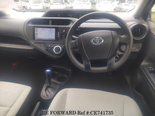 Toyota AQUA HYBRID — фото 3
