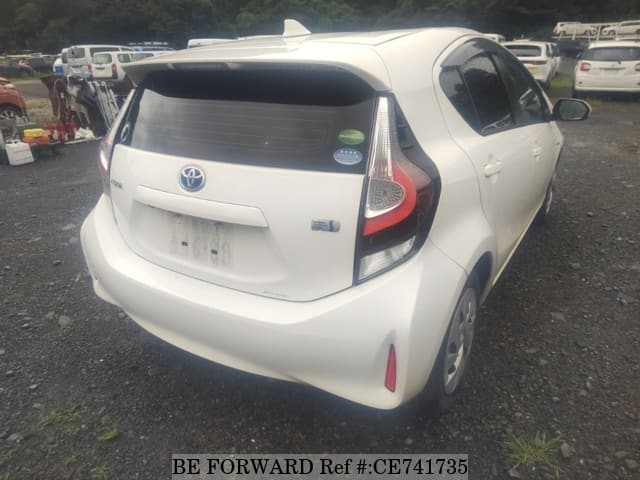 Toyota AQUA HYBRID — фото 2