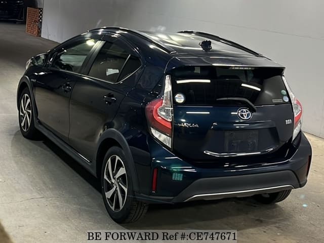 Toyota AQUA HYBRID CROSSOVER — фото 2