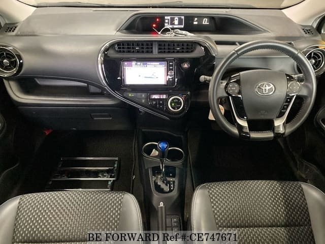 Toyota AQUA HYBRID CROSSOVER — фото 3