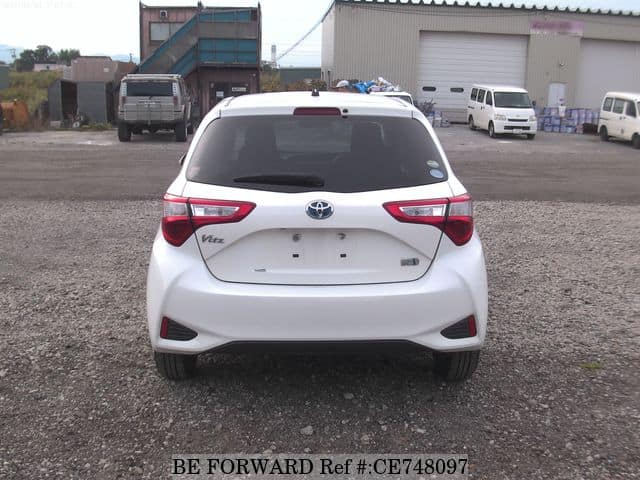 Toyota VITZ HYBRID F — фото 4