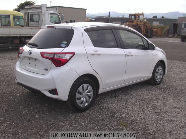 Toyota VITZ HYBRID F — фото 5