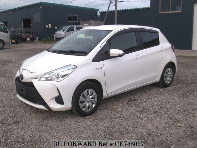 Toyota VITZ HYBRID F — фото 1