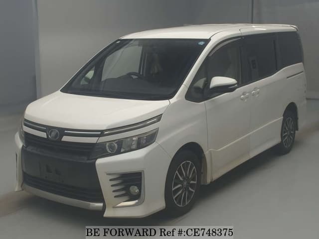 Toyota VOXY ZS — фото 1
