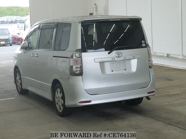 Toyota VOXY Z — фото 2