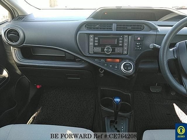 Toyota AQUA HYBRID — фото 4