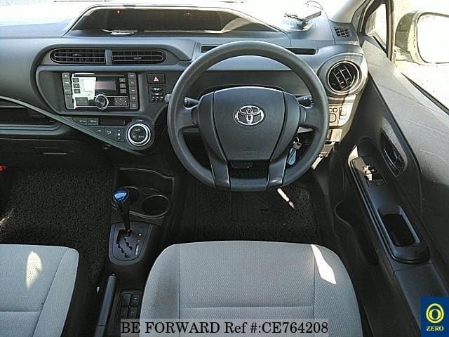 Toyota AQUA HYBRID — фото 3