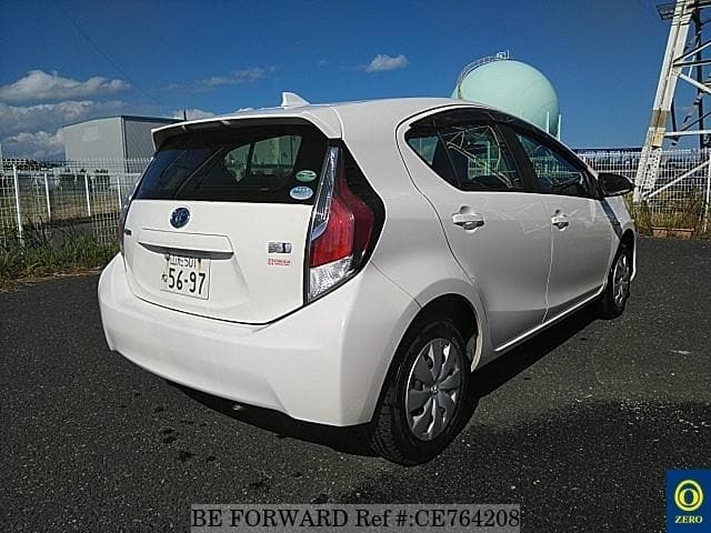 Toyota AQUA HYBRID — фото 2