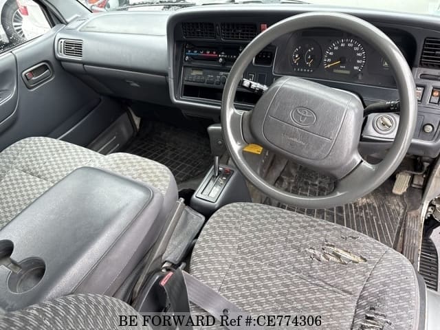 Toyota HIACE COMMUTER — фото 3