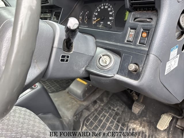 Toyota HIACE COMMUTER — фото 5