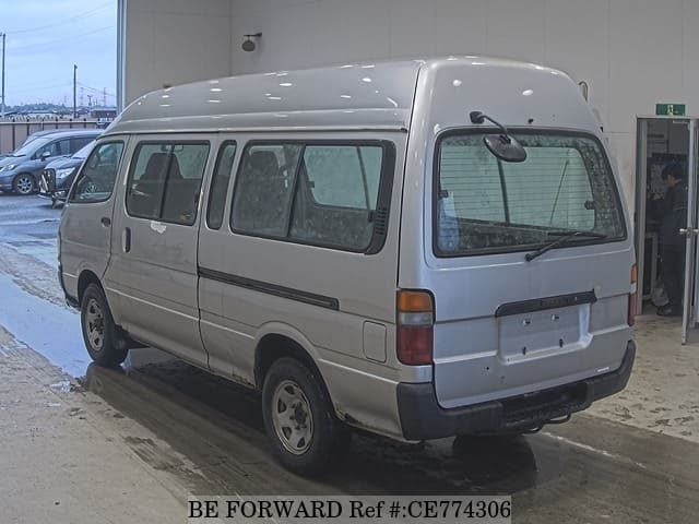 Toyota HIACE COMMUTER — фото 2