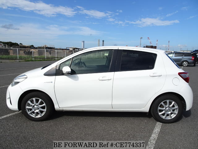 Toyota VITZ HYBRID F — фото 2