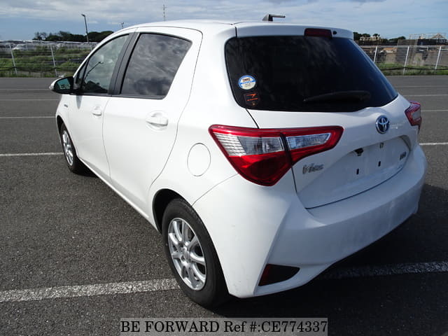 Toyota VITZ HYBRID F — фото 3