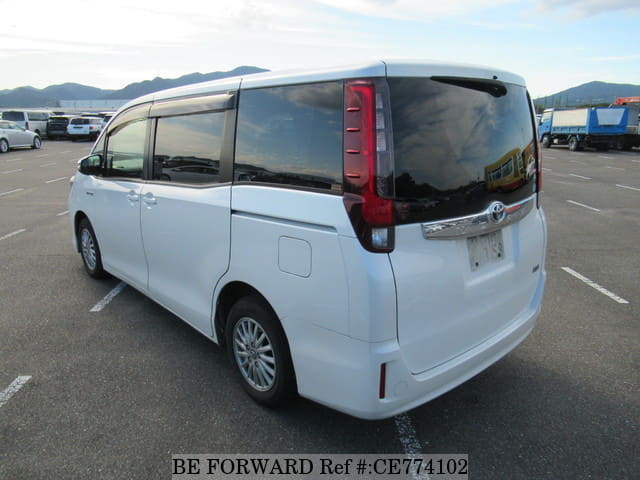 Toyota NOAH HYBRID X DELIGHT PLUS — фото 3