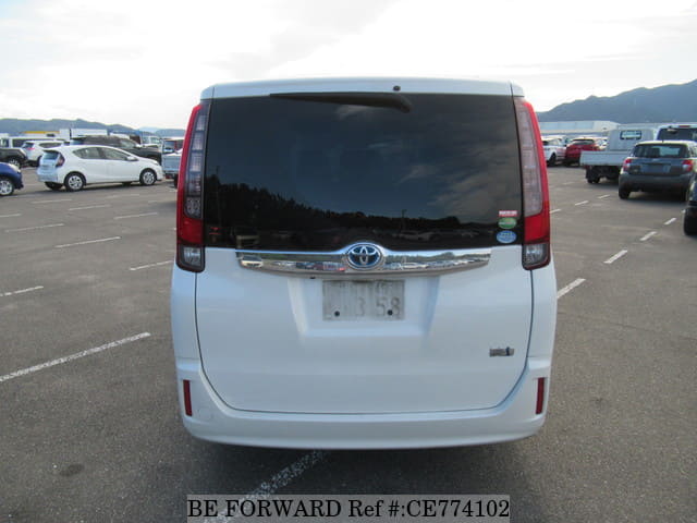Toyota NOAH HYBRID X DELIGHT PLUS — фото 4