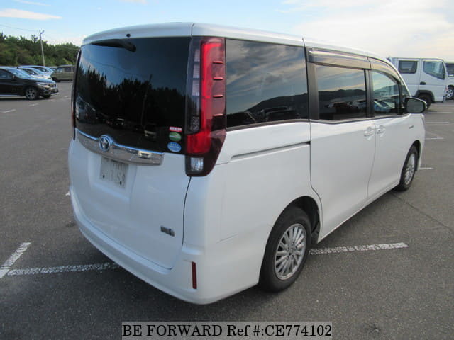Toyota NOAH HYBRID X DELIGHT PLUS — фото 5