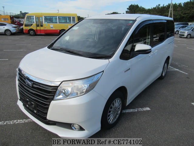 Toyota NOAH HYBRID X DELIGHT PLUS — фото 1
