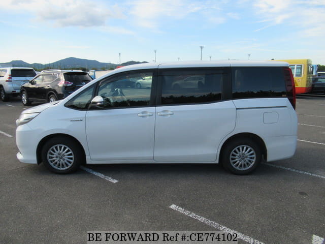 Toyota NOAH HYBRID X DELIGHT PLUS — фото 2