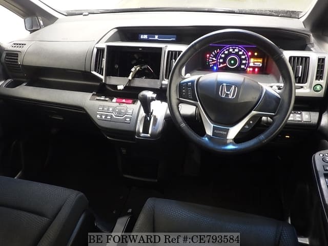 Honda STEP WGN SPADA Z — фото 3