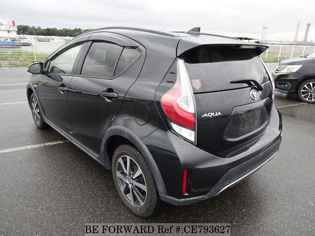 Toyota AQUA HYBRID CROSSOVER — фото 3