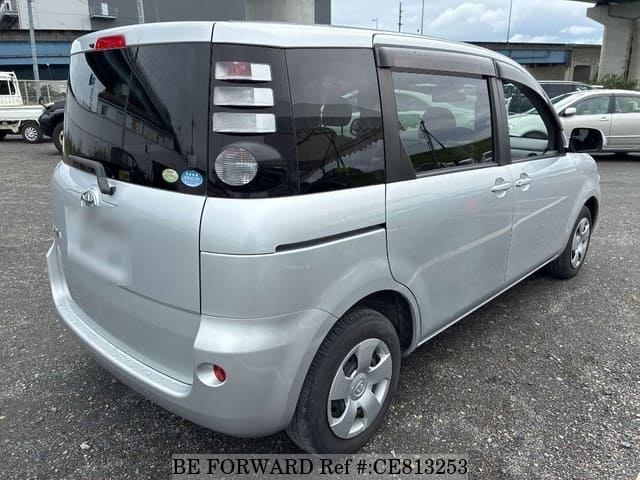 Toyota SIENTA X LIMITED — фото 2