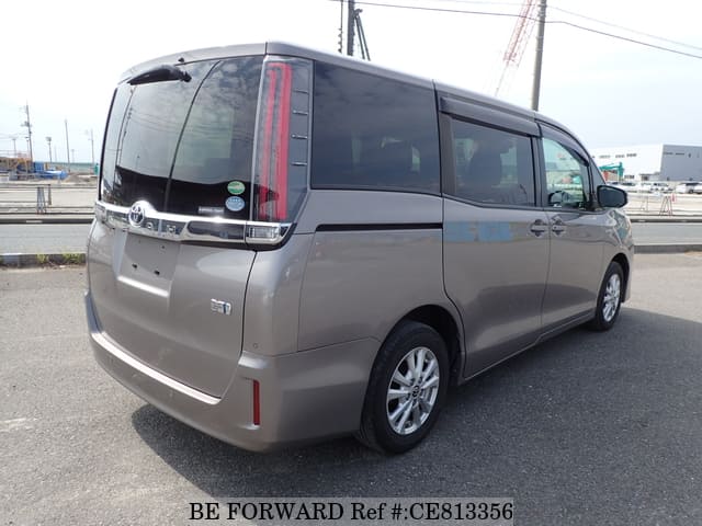 Toyota NOAH HYBRID G — фото 5