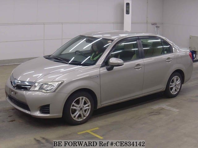 Toyota COROLLA AXIO HYBRID — фото 1