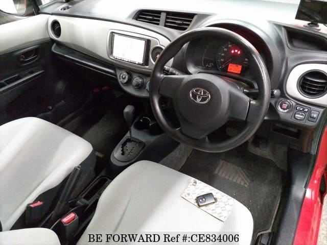 Toyota VITZ F — фото 3