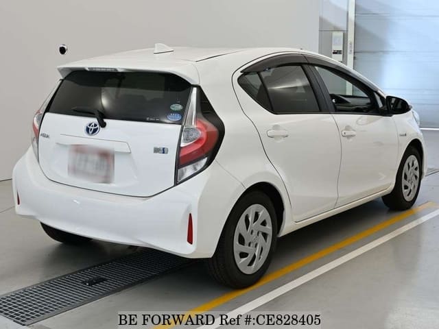 Toyota AQUA HYBRID S — фото 2