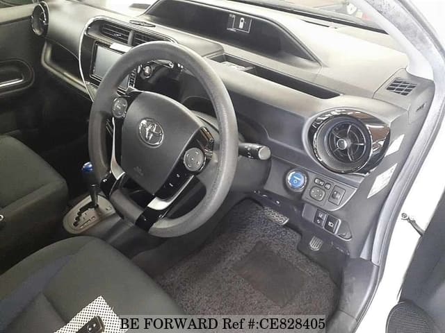 Toyota AQUA HYBRID S — фото 3