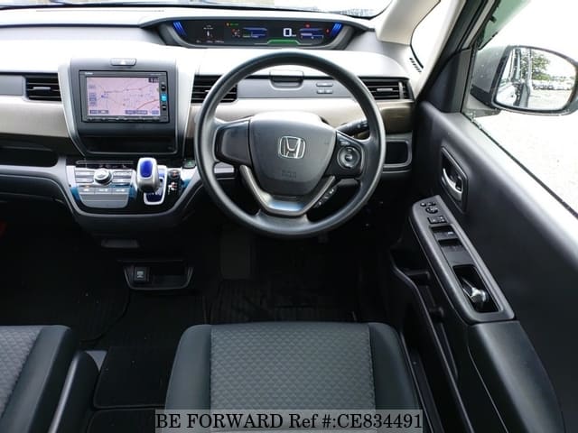 Honda FREED+ HYBRID — фото 3