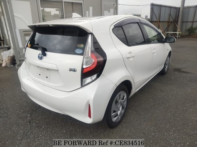 Toyota AQUA HYBRID — фото 2