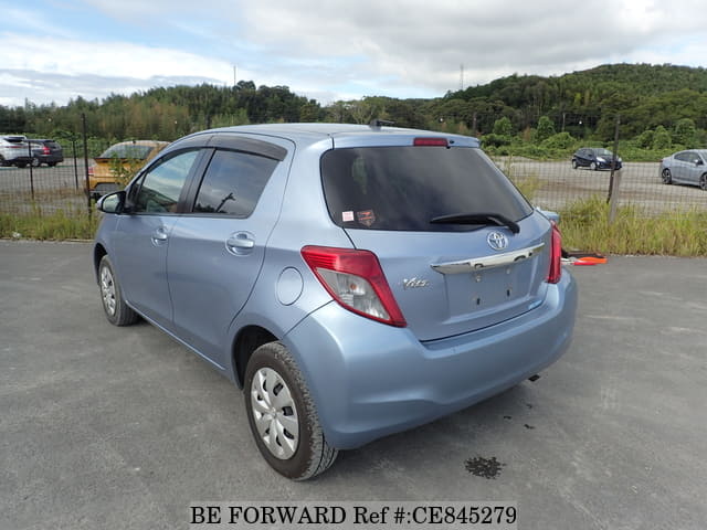 Toyota VITZ — фото 3