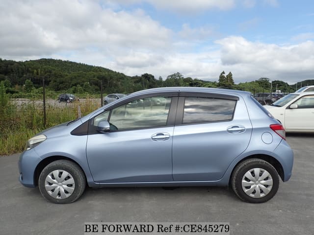 Toyota VITZ — фото 2